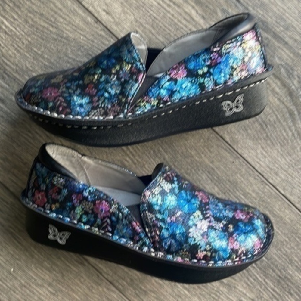 Alegria shoes Debra Clogs size 5 floral metallic